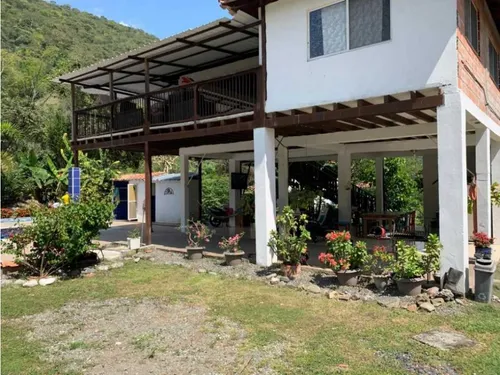 Finca Santa Fe De Antioquia Via A Bolombolo. Se Vende