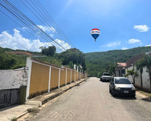 Town House En Obra Gris En Venta, Conj Resd Alkimia, Guatamare, La Asunción, Isla De Margarita.