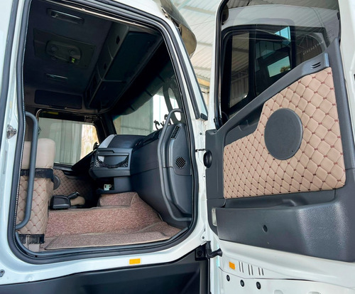 Imagem 10 de 16 de Volvo Fh 440 6x2 2010