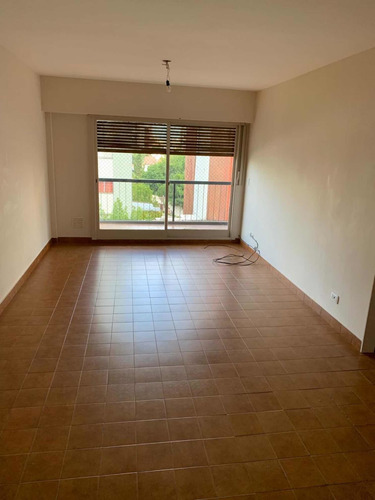 Imagen 1 de 14 de Alquiler Amplio Departamento En Flores