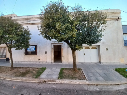 Inmueble Con Dos Viviendas En General Rojo