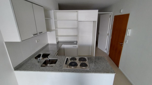 Al Frente C/balcón - A Mts De Plaza San Martín! Edificio Con Amenities
