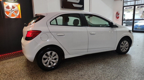 Imagen 6 de 12 de Chevrolet Onix 2019 1.4 Joy Ls