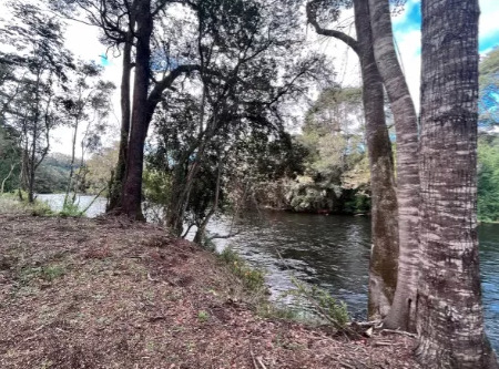 Preciosa Parcela Con 90 Metros De Orilla De Río