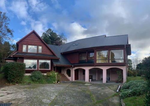 Casa En Venta De 5 Dorm. En Puerto Varas