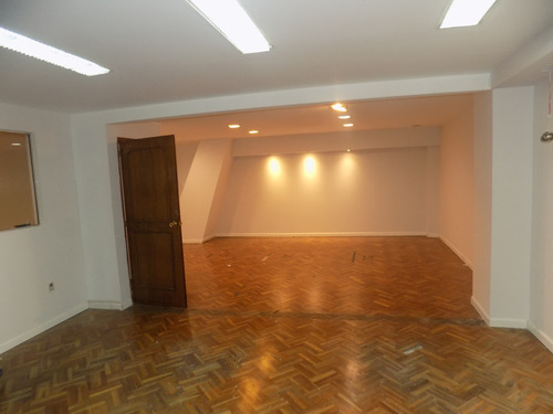 Excelente Local Con Garaje 213 M2 Ideal Oficina O Comercio