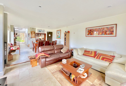 Cómoda Casa En Venta En Condominio De Maitencillo Sur