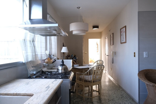 Apartamento En Venta De 5 Dormitorios C/ Cochera En Montevideo