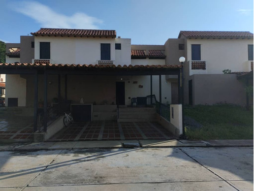 Townhouse En Tazajal, Naguanagua. Residencia Altos De Monte Alegre. Negociable. (smisleq-03)