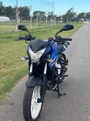 Rouser Ns 200