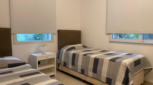 Casa En Venta - 5 Dormitorios 4 Baños - Pinamar