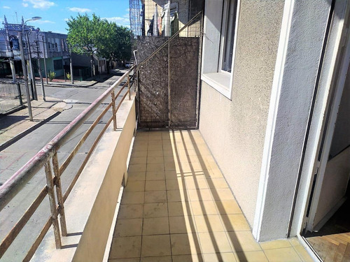 Apartamento 3 Dormitorio, Muy Amplio, Balcón