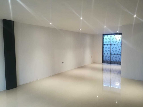 Imagen 8 de 11 de Casa En Venta