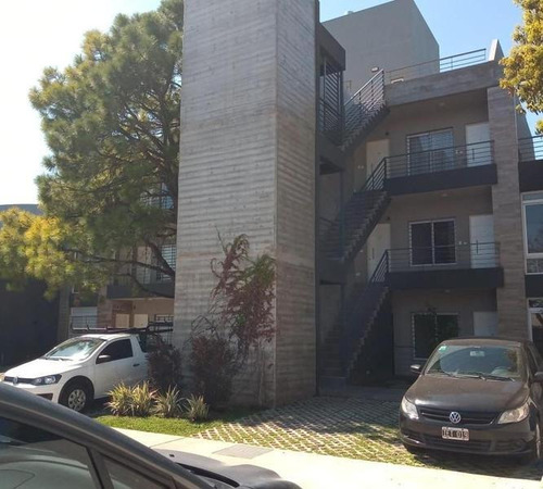 Imagen 1 de 14 de Departamento De 2 Ambientes Con Cochera Y Baulera