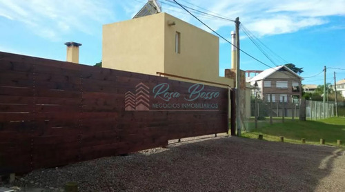 Muy Linda Casa, Excelentemente Equipada. Cuenta Con 3 Dormitorios, 2 De Ellos En Suite, Barbacoa Y Parque Con Cerramiento Perimetral.