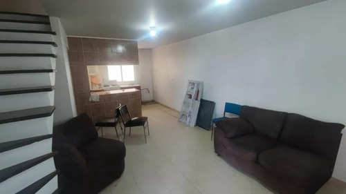 Hermosa Casa En Tres Niveles Con Buena Ubicación Se Aceptán Créditos