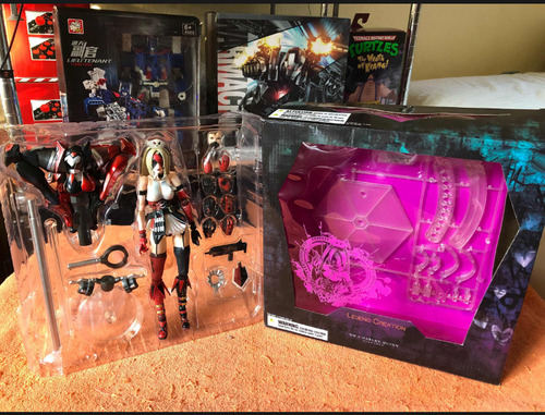 Harley Quinn Legend Creation Play Arts (Usado)