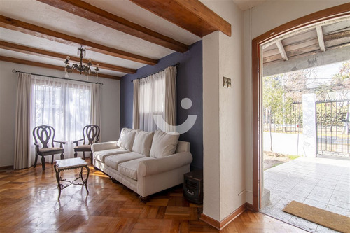 Hermosa Casa Colonial / Sector Residencial De Ñuñoa