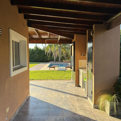 Casa 3 Habitaciones En B° La Concepción, Luján