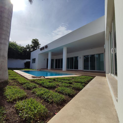 Imagen 2 de 26 de Casa En Renta De Una Sola Planta Con Alberca Zona Norte Meri