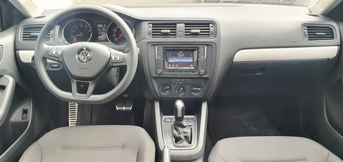 Imagen 8 de 11 de Volkswagen Jetta 2.5 Comfortline Tiptronic Azul 2018