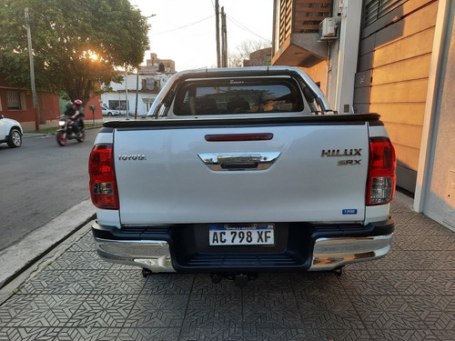 Imagen 6 de 20 de Toyota Hilux 2019 2.8 Cd Srx 177cv 4x4