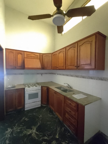 Imponente E Impecable Propiedad En El Centro De La Localidad De Arrecifes (b)