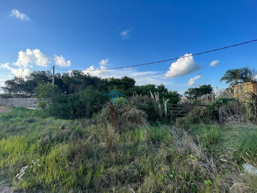 Terreno En Altos De Punta Piedras Con Vista Al Mar En  Manantiales