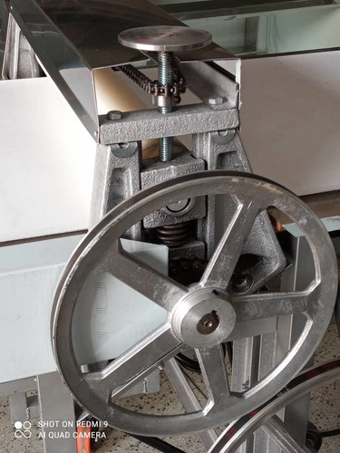 Imagen 3 de 7 de Laminadora Para Masa De Pastelitos Y Tequeños