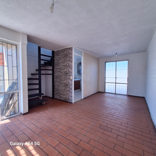 Se Vende Cómoda Casa 2 Pisos/3d/1b/ Amplio Patio Y 3 Est.