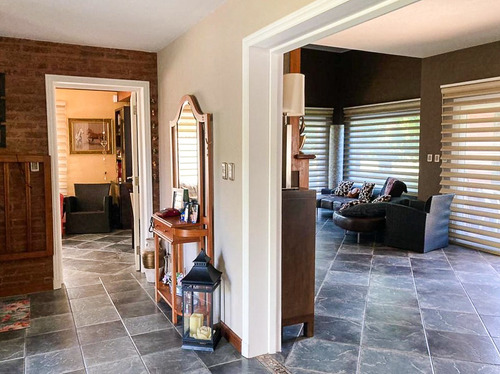 Imagen 2 de 11 de Venta De Imponente Casa, Saint Thomas Norte, Canning.