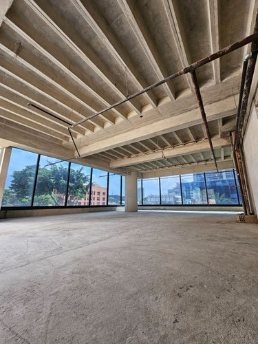 Edificio Comercial En Venta 3.400 M2 - Urb. Las Mercedes