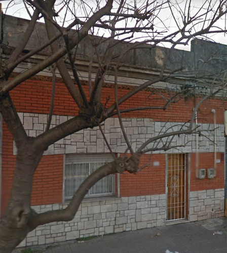 Vendo Propiedad Es Ph Independente Al Frente, Ideal Familias Grandes, 3/4dorm. En El Centro Del Barrio Peñarol. Muy Bien Ubicada.