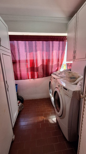 Apartamento En Venta Cerca De La Av. Bolívar Norte De Valencia 270912 Lz