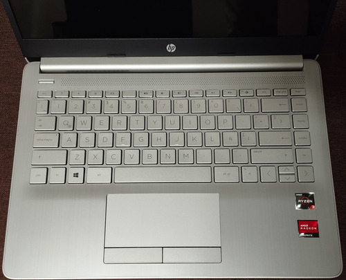 Laptop Hp Ryzen 3, 256 Gb Ssd, Batería Al 100 % Color Plata. (Usado)