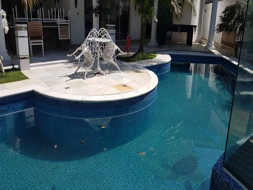 Imagem 10 de 30 de Imperdível Sobrado Com 3 Dorms Sendo 1 Suite Master, 2 Suítes, 2 Salas, Jardim, Sauna, 4 Vagas De Garagem, Piscina Com Cascata, Agende Sua Visita Correndo. - Hm3354