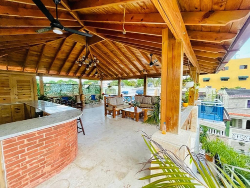 Imagen 12 de 30 de Casa De 3 Niveles Con Piscina En Santo Domingo