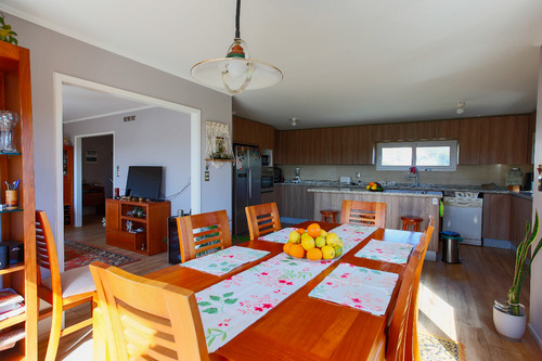 Se Vende Casa Con Vista Al Rio En Excelente Sector