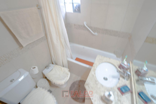 Departamento En Flores - 4 Ambientes - Frente - Balcon - Impecable