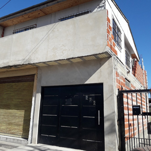 Imagen 1 de 9 de Casas Con Galpón, Oficinas Y Locales En Zona Industrial.