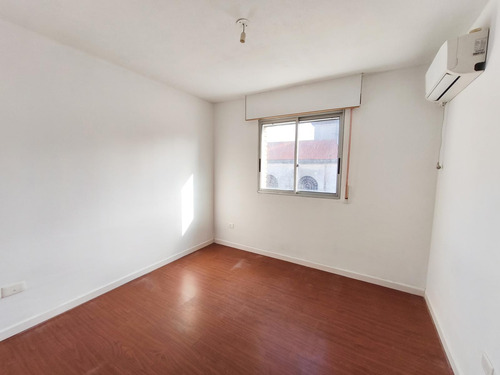 Venta Apartamento De 2 Dormitorios, Centro