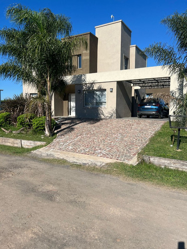 Casa En Alquiler En Barrio Santa Rita Fondo A La Laguna
