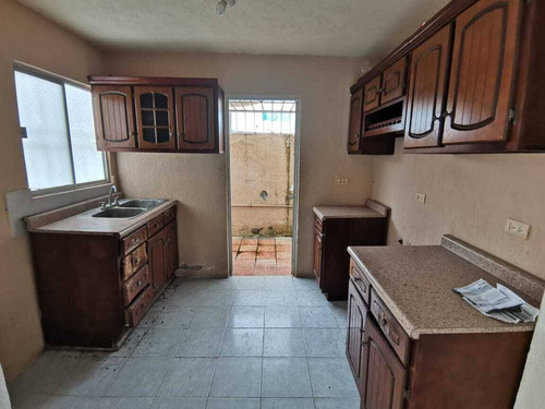 Casa En Venta En Coatzacoalcos En Calle Velero #50 Fracc. Puerto Esmeralda Veracruz. Cerca Carr. Coatzacoalcos Aeropuerto, Av. Jirafas, Blvd. John Spark, Tec Campus Coatzacoalcos. Fl19-ru