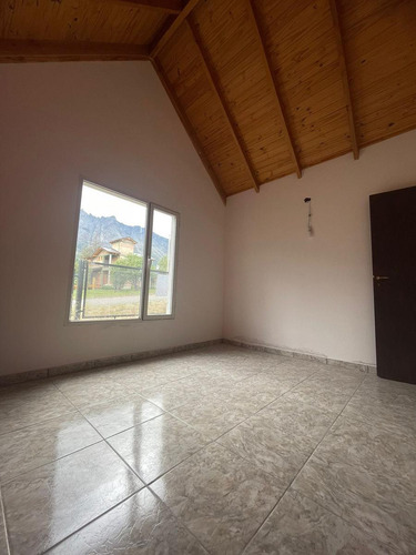 Casa En Venta - 2 Dormitorios 1 Baño - Cochera - 330mts2 - El Bolsón, Río Negro