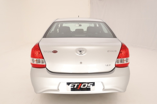 Imagen 3 de 15 de Toyota Etios 4p X 1.5 Mt Sedan