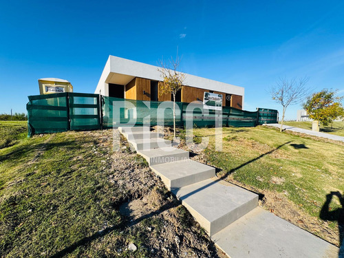 Casa 4 Ambientes En Venta Villalobos Hudson