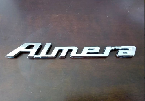 Emblema Nissan Almera Letrero