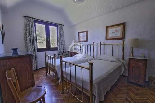 Casa De 4 Dormitorios Con Piscina Climatizada En Alquiler- Ref: 3378