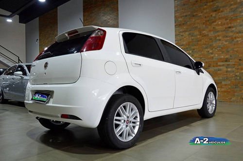 Fiat Punto 1.8 Essence 16v Flex 4p Automatizado