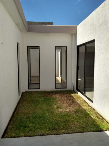 Casa En Venta En Veracruz De 1 Nivel Fracc. Las Palmas. Medellín. Ver.